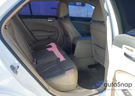 2013 Chrysler 300 Motown z USA, uszkodzony, nr VIN 2C3CCAAG6DH743256